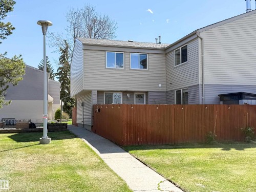 5642 148 Street  Edmonton, AB T6H 4T8