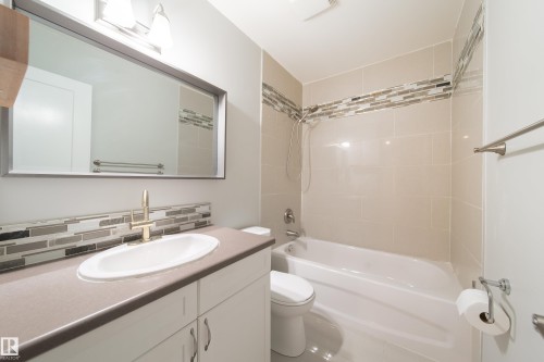 5642 148 Street, Edmonton, AB - Indoor Photo Showing Bathroom