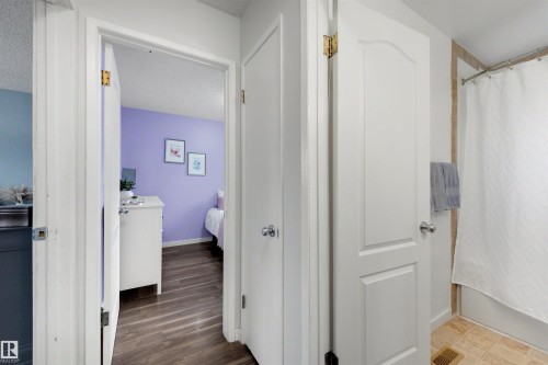 5502 52 Street, Leduc, AB - Indoor