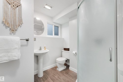 5502 52 Street, Leduc, AB - Indoor Photo Showing Bathroom