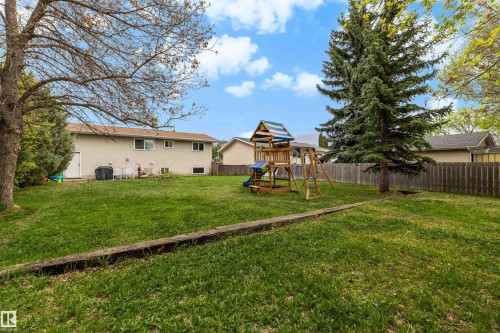 5502 52 Street, Leduc, AB - Outdoor