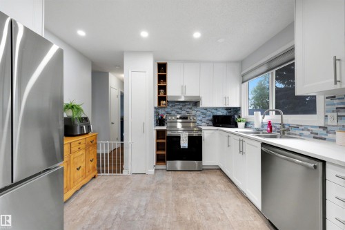 5502 52 Street, Leduc, AB - Indoor Photo Showing Kitchen With Double Sink