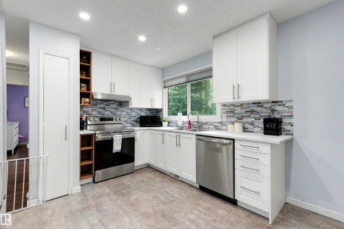 5502 52 Street, Leduc, AB - Indoor Photo Showing Kitchen