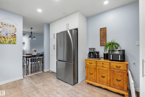 5502 52 Street, Leduc, AB - Indoor
