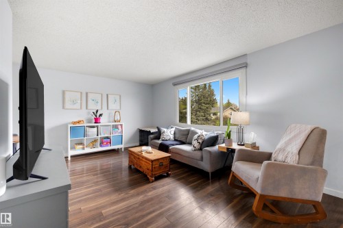 5502 52 Street, Leduc, AB - Indoor Photo Showing Living Room