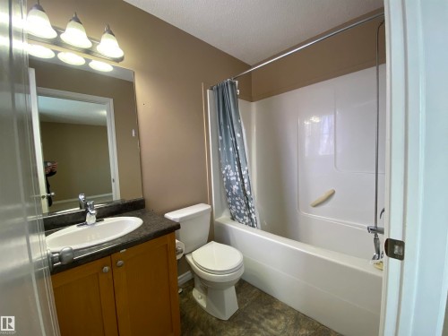 6411 18 Avenue, Edmonton, AB - Indoor Photo Showing Bathroom