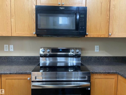 6411 18 Avenue, Edmonton, AB - Indoor Photo Showing Kitchen