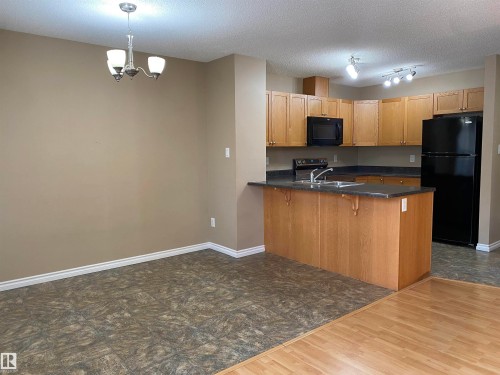 6411 18 Avenue, Edmonton, AB - Indoor Photo Showing Kitchen