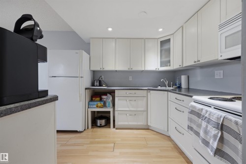 3 18315 89 Avenue, Edmonton, AB - Indoor Photo Showing Kitchen