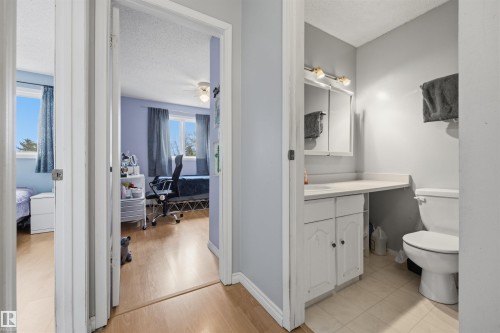 3 18315 89 Avenue, Edmonton, AB - Indoor Photo Showing Bathroom