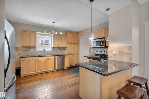 11028 84 Avenue, Edmonton, AB - Indoor Photo Showing Kitchen