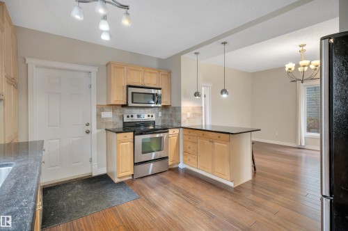 11028 84 Avenue, Edmonton, AB - Indoor Photo Showing Kitchen