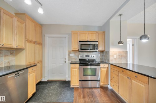 11028 84 Avenue, Edmonton, AB - Indoor Photo Showing Kitchen