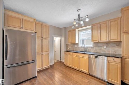 11028 84 Avenue, Edmonton, AB - Indoor Photo Showing Kitchen
