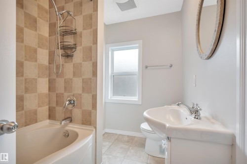 11028 84 Avenue, Edmonton, AB - Indoor Photo Showing Bathroom