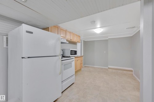 11028 84 Avenue, Edmonton, AB - Indoor Photo Showing Kitchen