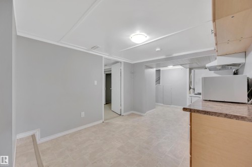 11028 84 Avenue, Edmonton, AB - Indoor Photo Showing Other Room