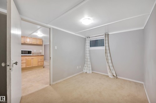 11028 84 Avenue, Edmonton, AB - Indoor Photo Showing Other Room