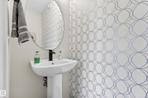 10326 160 Street, Edmonton, AB - Indoor Photo Showing Bathroom