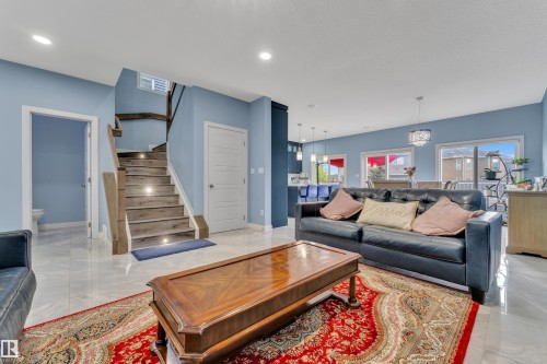 16016 34 Avenue, Edmonton, AB - Indoor Photo Showing Living Room