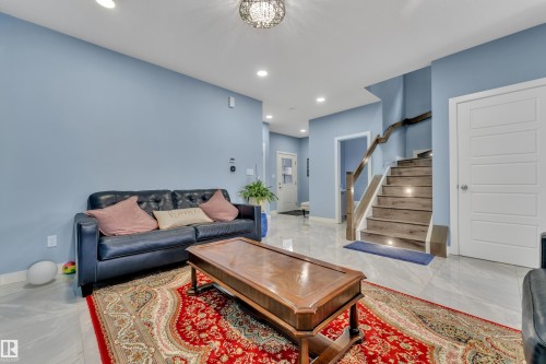 16016 34 Avenue, Edmonton, AB - Indoor Photo Showing Living Room