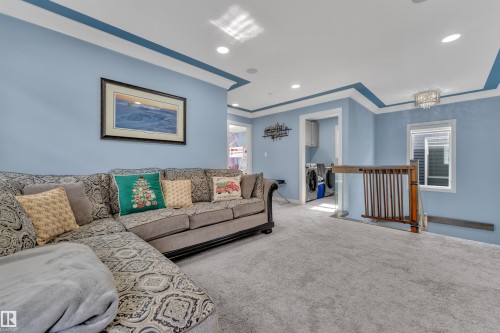 16016 34 Avenue, Edmonton, AB - Indoor Photo Showing Living Room