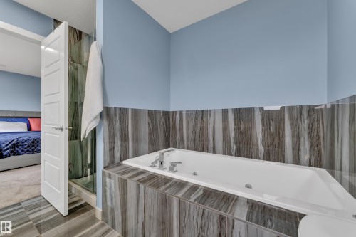 16016 34 Avenue, Edmonton, AB - Indoor Photo Showing Bathroom