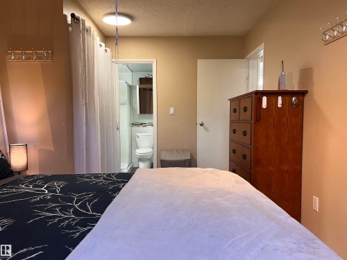 106 10421 93 Street Nw, Edmonton, AB - Indoor Photo Showing Bedroom