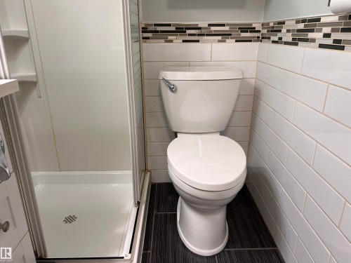 106 10421 93 Street Nw, Edmonton, AB - Indoor Photo Showing Bathroom