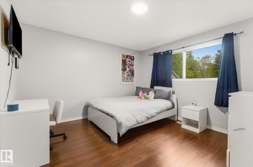 27 Westview Crescent, Spruce Grove, AB - Indoor Photo Showing Bedroom