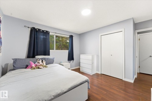 27 Westview Crescent, Spruce Grove, AB - Indoor Photo Showing Bedroom