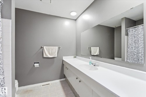 27 Westview Crescent, Spruce Grove, AB - Indoor Photo Showing Bathroom