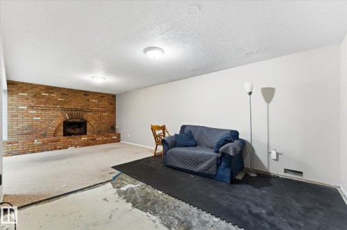 27 Westview Crescent, Spruce Grove, AB - Indoor Photo Showing Living Room With Fireplace