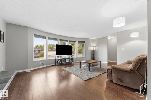 27 Westview Crescent, Spruce Grove, AB - Indoor Photo Showing Living Room