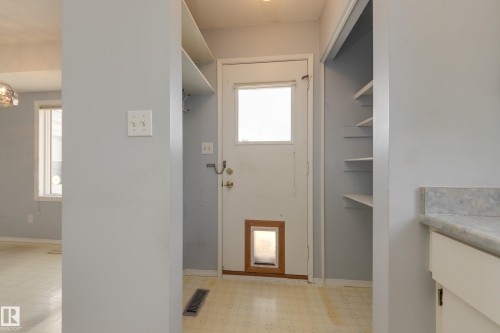2058 74 Street, Edmonton, AB - Indoor Photo Showing Other Room