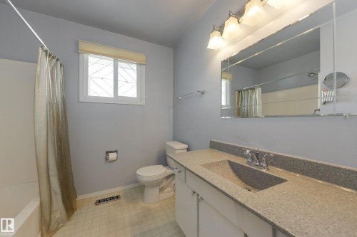 2058 74 Street, Edmonton, AB - Indoor Photo Showing Bathroom