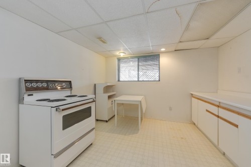 2058 74 Street, Edmonton, AB - Indoor Photo Showing Kitchen