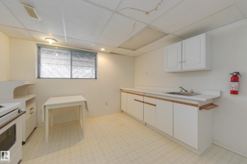 2058 74 Street, Edmonton, AB - Indoor