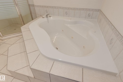 2058 74 Street, Edmonton, AB - Indoor Photo Showing Bathroom