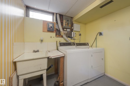 2058 74 Street, Edmonton, AB - Indoor Photo Showing Laundry Room
