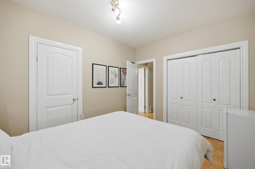 11337 76 Avenue, Edmonton, AB - Indoor Photo Showing Bedroom