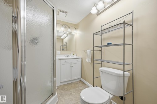 11337 76 Avenue, Edmonton, AB - Indoor Photo Showing Bathroom