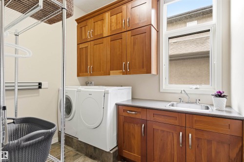 1728 Rutherford Pt Point(E) Sw, Edmonton, AB - Indoor Photo Showing Laundry Room