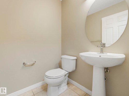 7912 172 Avenue, Edmonton, AB - Indoor Photo Showing Bathroom