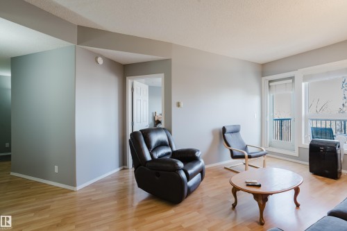 Open living area featuring wood-finish flooring, a neutral color palette, and white trim - 508 11103 84 Avenue, Edmonton, AB - Indoor Photo Showing Living Room