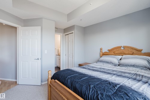 Bedroom featuring light gray walls and a tray ceiling - 508 11103 84 Avenue, Edmonton, AB - Indoor Photo Showing Bedroom