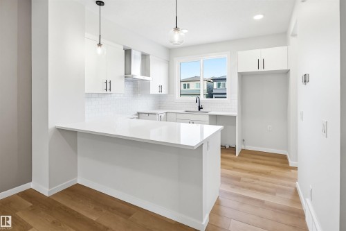 22429 83A Avenue, Edmonton, AB - Indoor Photo Showing Kitchen