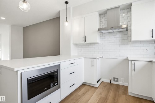 22429 83A Avenue, Edmonton, AB - Indoor Photo Showing Kitchen