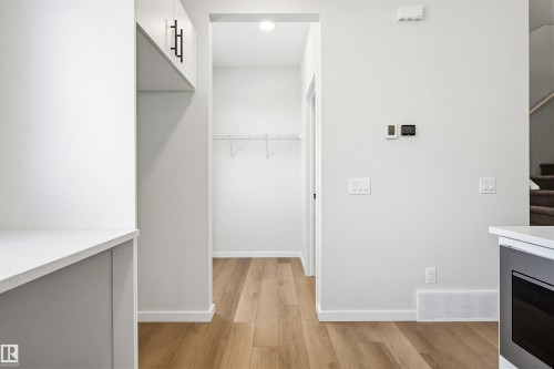 22429 83A Avenue, Edmonton, AB - Indoor