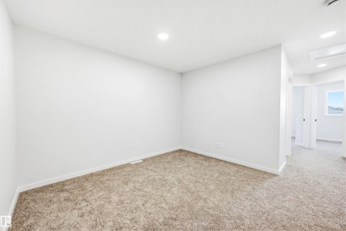 22429 83A Avenue, Edmonton, AB - Indoor Photo Showing Other Room